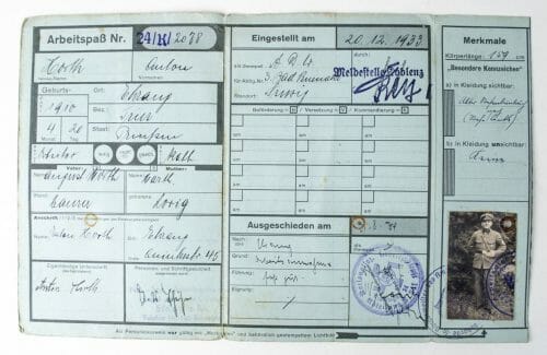 RAD/FAD Freiwilliger Arbeidsdienst group with Arbeitsbuch