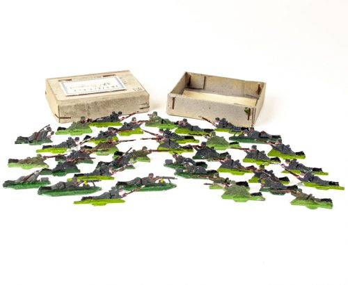 World War I German tin toy soldiers (I.R.3 liegend - Infantry Regiment) 37 pieces in original box