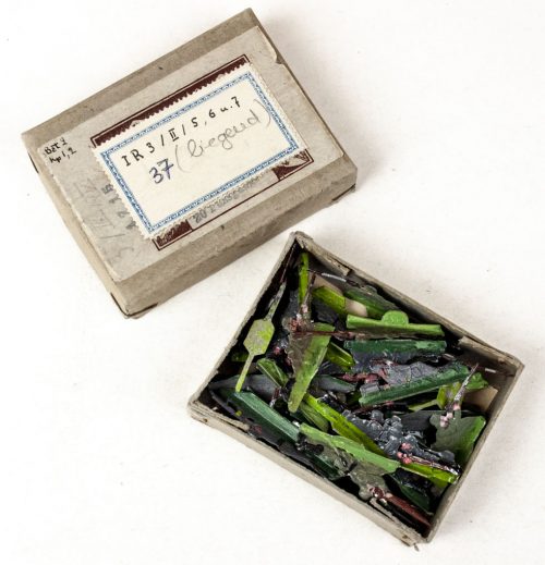World War I German tin toy soldiers (I.R.3 liegend - Infantry Regiment) 37 pieces in original box