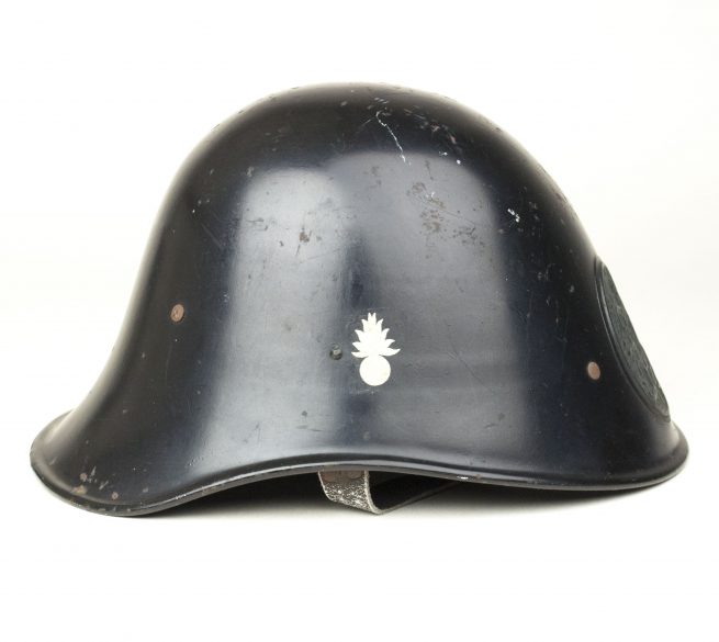 Dutch WW2 Schalkhaar Politie / Staatspolitie helmet (double decal)