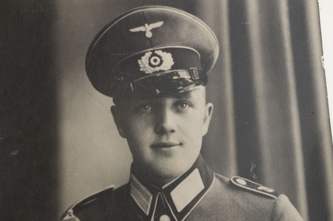 Large photo of a Wehrmacht (Heer) soldier with Schützenschnur