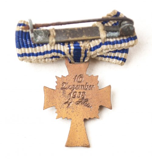 Miniature Mutterkreuz bronze