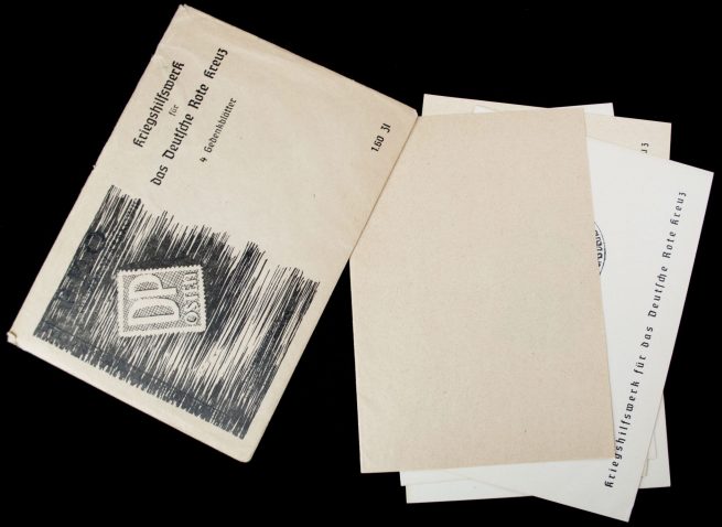 Postcards: (DRK) Enveloppe + postcards: Kriegshilfswerk für das Deutsche Rote Kreuz 4 Gedenkblätter