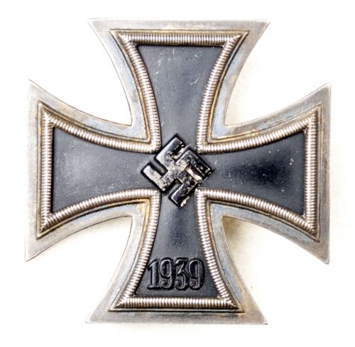 WWII Iron Cross First Class (EK1) / Eisernes Kreuz Erste Klasse + etui (maker