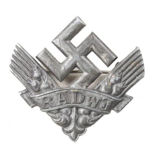 Reichsarbeitsdienst der weiblichen Jugend (RADwJ) brooch