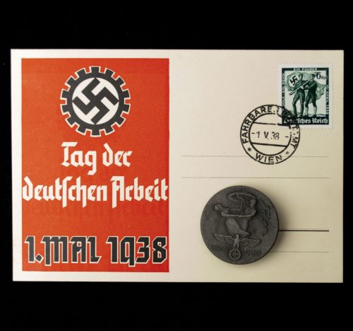 Postcard Tag der Deutschen Arbeit 1938 + badge