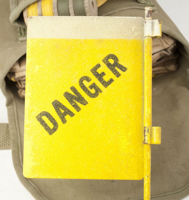 U.S. Army WW2 Danger Mine marking kit with 25 Flags