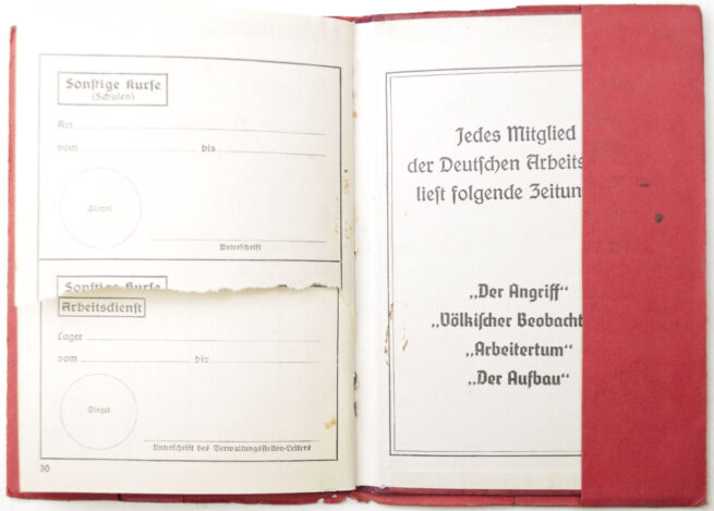 Deutsche Arbeitsfront (DAF) Mitgliedsbuch rare variation with cover + photo's