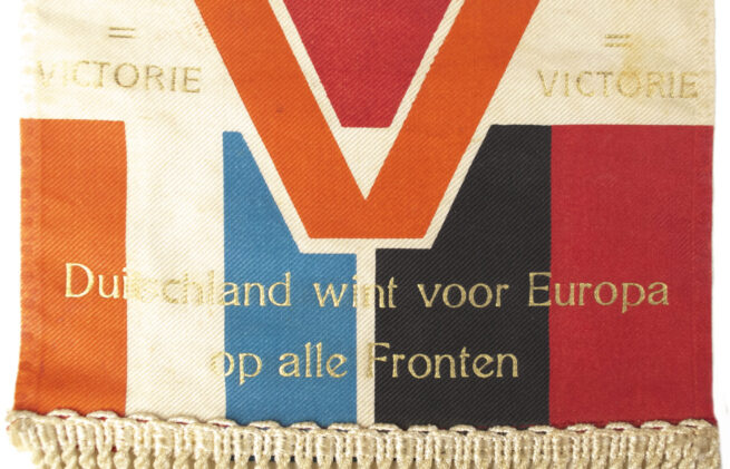 (NSB) Pennant Tableflag V = Victorie! Duitschland wint voor Europa op alle Fronten!