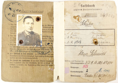 Soldbuch Heer Infanterie Ersatz Regiment 227 (with woundbadge in black and silver entries)
