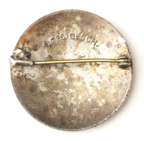Deutsches Rotes Kreuz (DRK) Helferin brooch