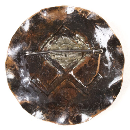Dutch WWII female cultural brooch with Odal-rune (large!)