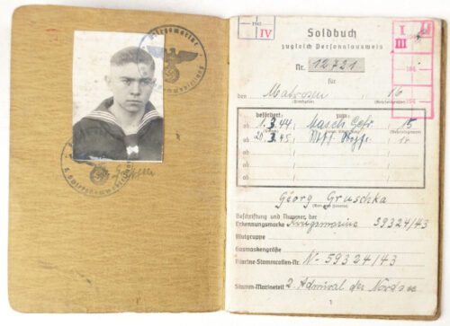 Soldbuch Kriegsmarine with KM uniformphoto - 2. Admiral der Nordsee