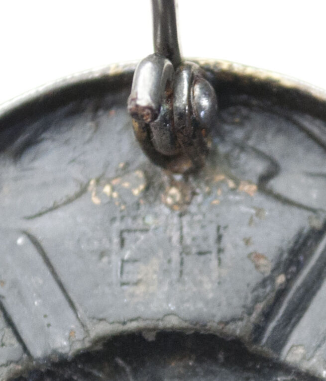 Woundbadge in black Verwundetenabzeichen Schwarz (double maker marked EH + 126)