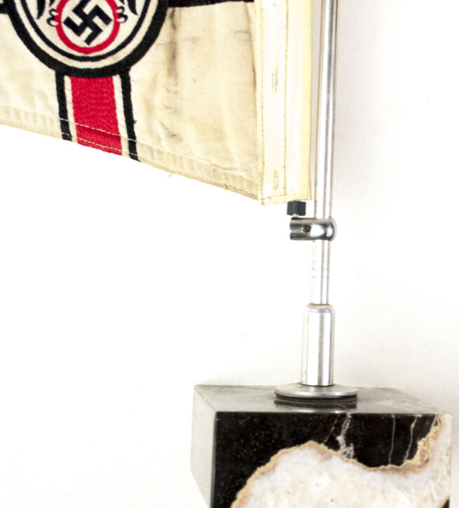 DDAC - Carpennant with pole and marble base
