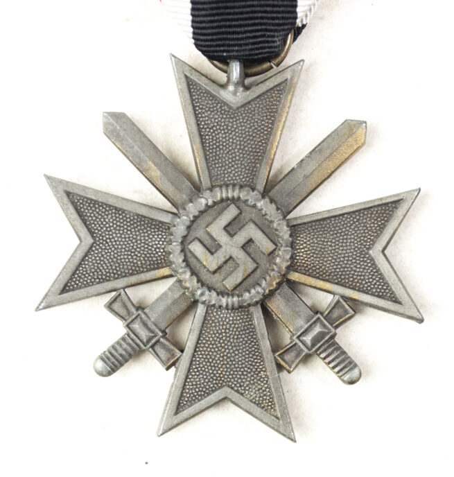 Kriegsverdienstkreuz mit Schwerter (KVK) War Merit Cross with Swords (maker marked)