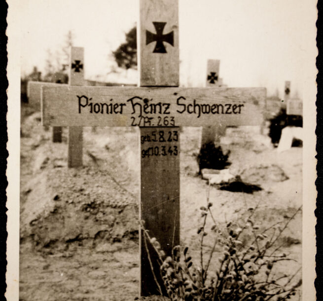 Iron Cross (Double maker marked 65) + Citation + Gravephoto + Newspaper with obituary