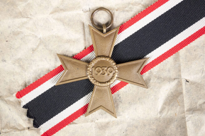 Kriegsverdienstkreuz ohne Schwerter (KVK) / War Merit Cross without Swords + original packing paper