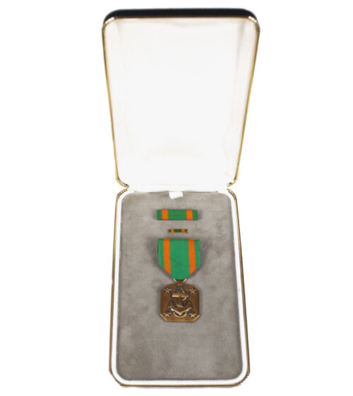 (USA) Navy and Marinecorps Achievement medal + case