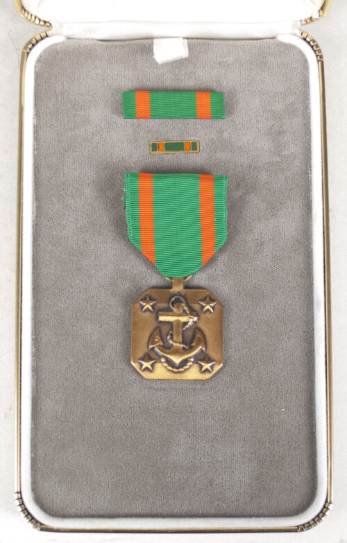 (USA) Navy and Marinecorps Achievement medal + case