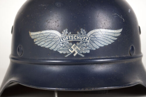 Simply a very nice and honest RLB beaded helmet, much rarer than the regular gladiator helmets.