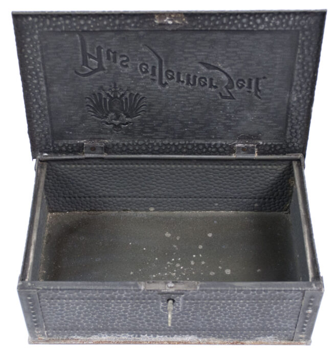 German WWI patriotic cigarette box “Aus Eiserner Zeit 1914-1916” (small)