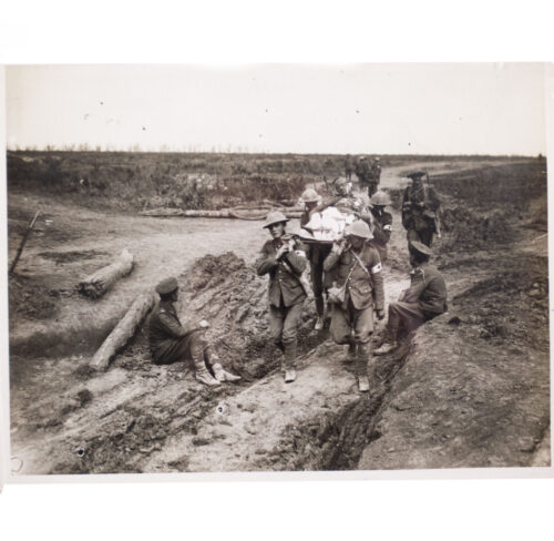 (Pressphoto) WWI Bringing in wounded after attack on Guillemont
