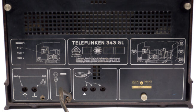 German-Telefunken-343GL-Bakelite-radio-reciever-from-1932