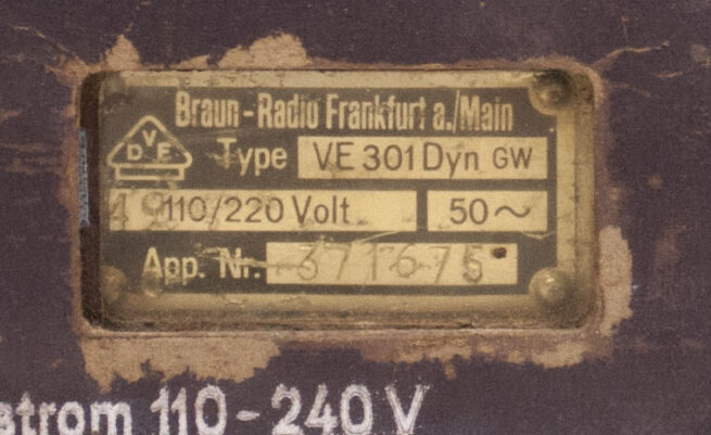 German WWII RadioVolksempfanger in mint condition - VE 301 DYN GW (1938)