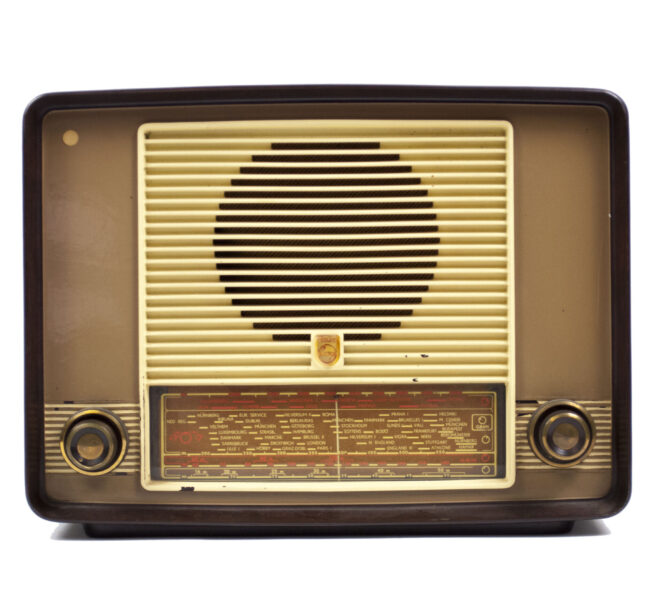 Vintage Philips BX 350 Bakelite radio (circa 1950)