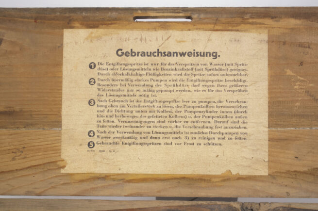 Luftschutz Entgiftungsspritze + original wood crate (1944) - RARE!