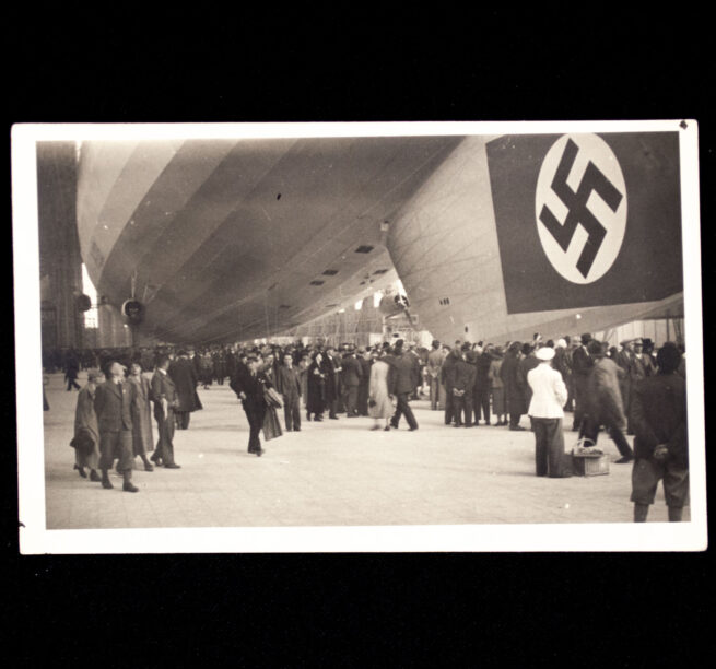 (Postcard) WWII Zeppelin