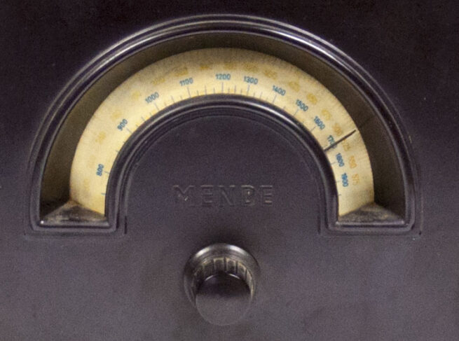 Bakelite radio reciever Mende 169W (1931)