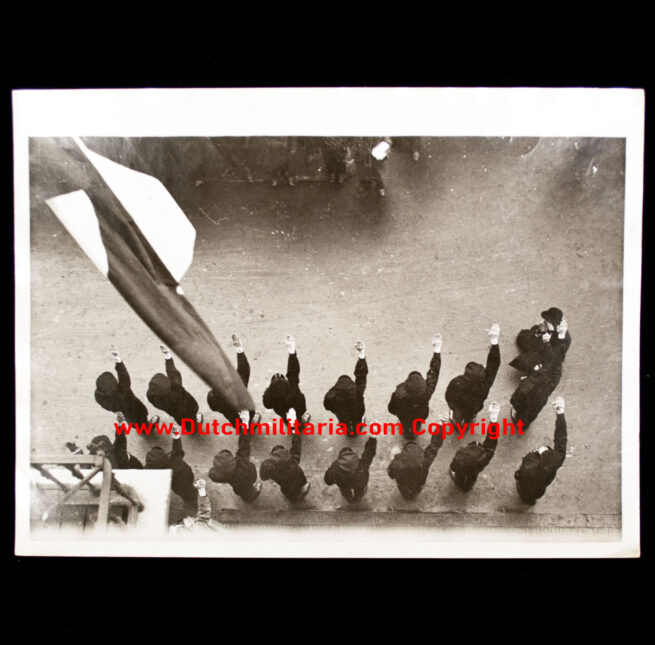 (Photo NSB) Utrecht 71-1933 Congress der Fascisten Hoisting the flag