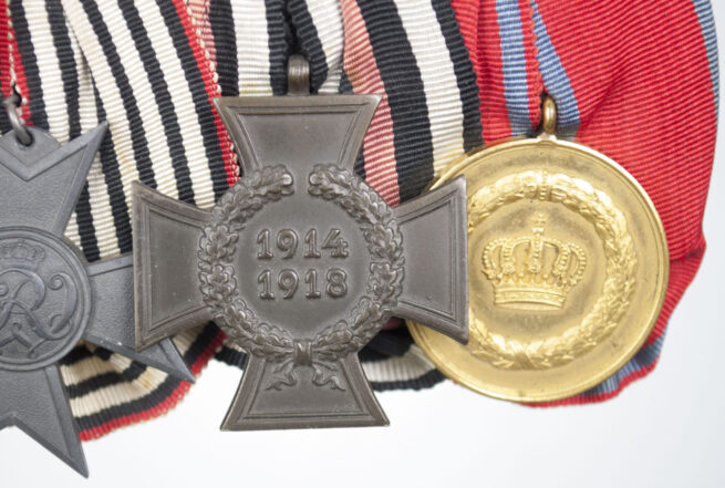 WWI Württemberg triple medalbar with Treue Dienste bei der Fahne XII Jahr, Kriegshilfskreuz, Nichtkämpferkreuz