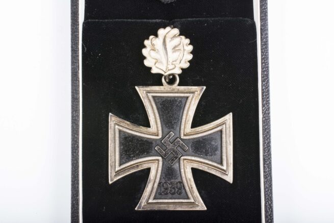Knights Cross (Juncker L12) with Oak leaves (Godet L50) + case