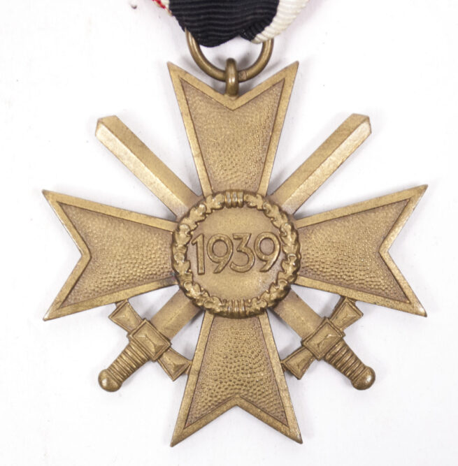 Kriegsverdienstkreuz Zweite Klasse (KVK2) War Merit Cross second class (maker 68)
