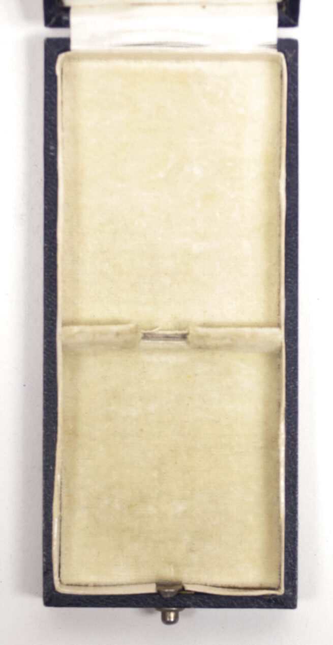 Mutterkreuz gold in etui Gold Motherscross with case (maker Paul Meybauer)