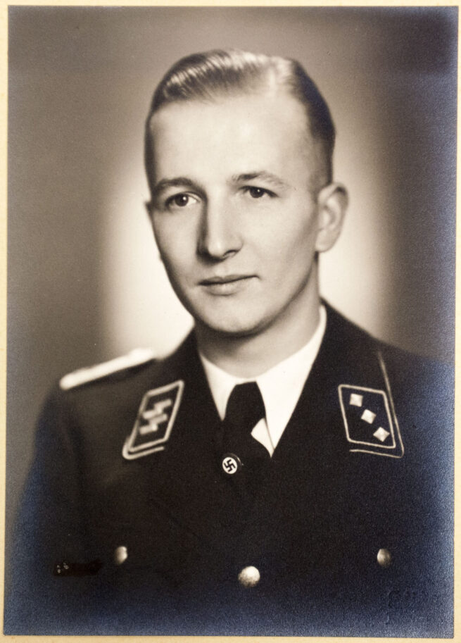 (Photo) SS-Untersturmführer portrait