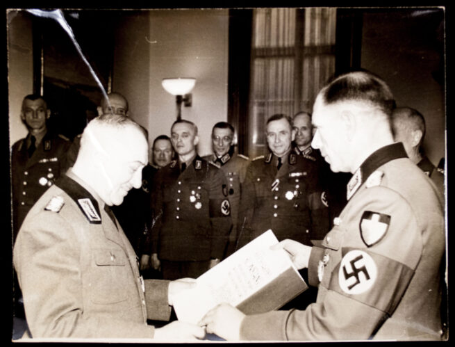 (Pressphoto) Anlässlich des 68. Geburtstages des Reicharbeitsführers Reichsleiter Konstantin Hierl