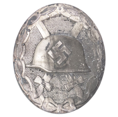 Verwundetenabzeichen in silber Woundbadge silver (maker 26 B.H. Mayer)