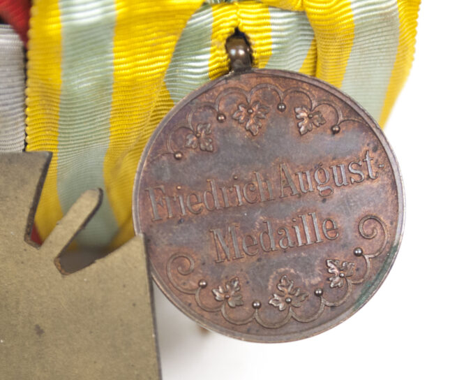 WWI German medalbar with Friedrich August medaille + Frontkämpfer Ehrenkreuz