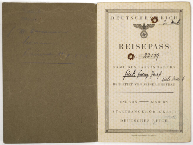 Reissepass with passphoto and documents