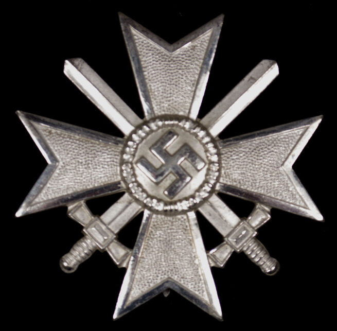 Kriegsverdienstkreuz erster Klasse War Merit Cross first class + etui (maker Kerbach & Österhelt)