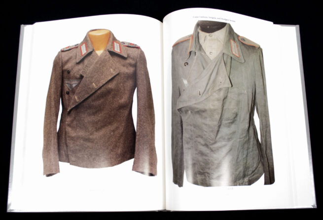 (Book) Field uniforms of German Army Panzer Forces in World War 2