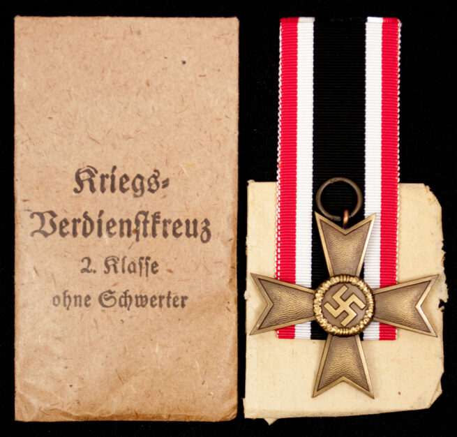 Kriegsverdienstkreuz 2. Klasse ohne Schwerter + bag (maker Deschler)