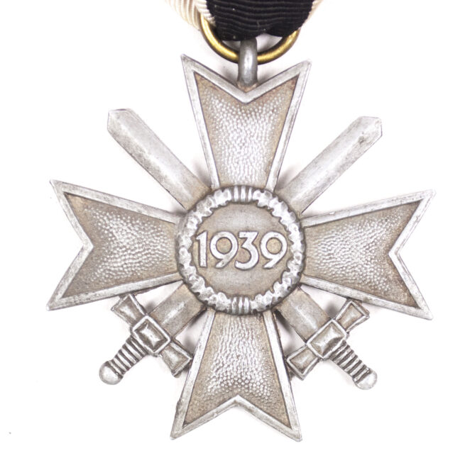 Kriegsverdienstkreuz (KVK) mit Schwerter War Merit Cross with swords (maker 55 J.E. Hammer & Söhne)
