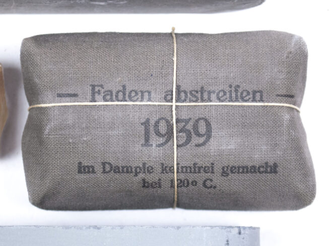 Sanitätstasche with contents (dated 19391940)