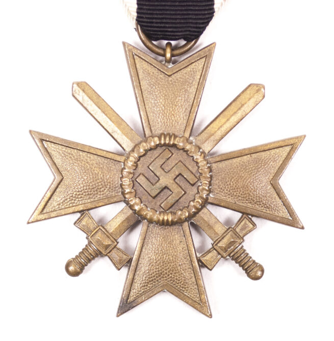 Kriegsverdienstkreuz mit Schwerter (KVK2) War Merit Cross with swords