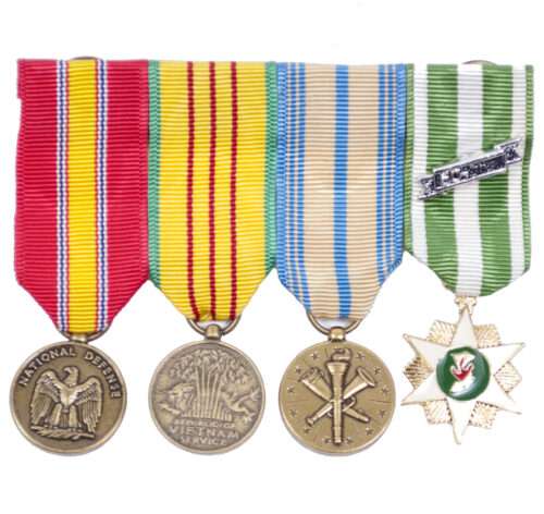 USA miniature medalbar with National Defense medal, Vietnam servicemedal and Armed Forces Reserve medal, Vietnam Campaign medal